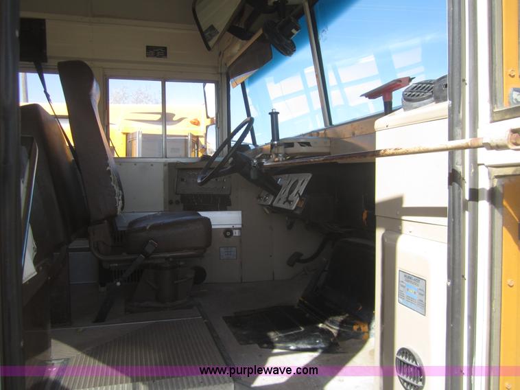 image for item B5706 1994 Ford Bluebird B700 school bus