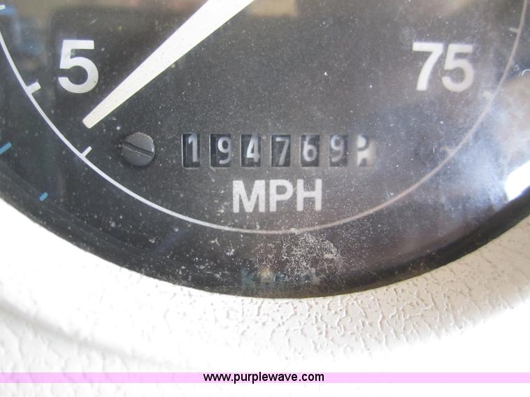 image for item B5706 1994 Ford Bluebird B700 school bus