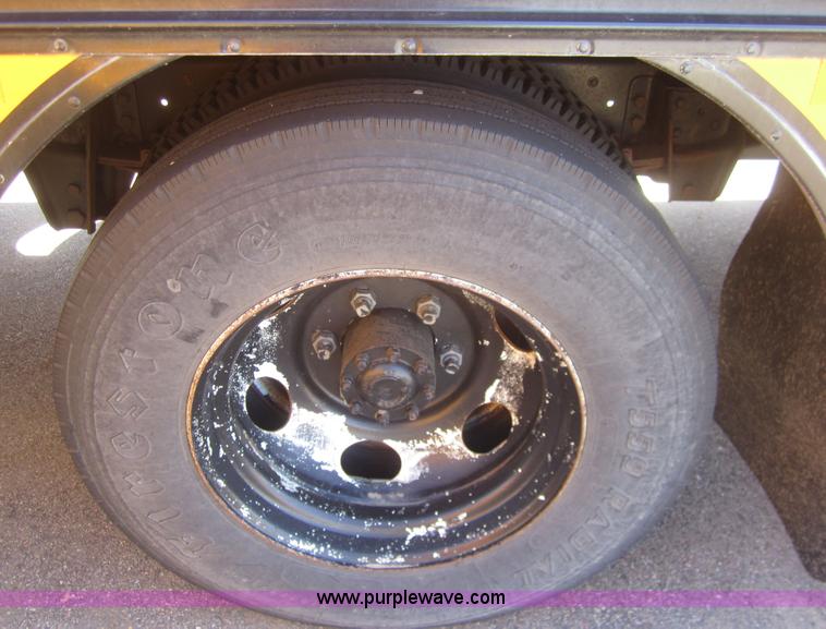 image for item B5706 1994 Ford Bluebird B700 school bus