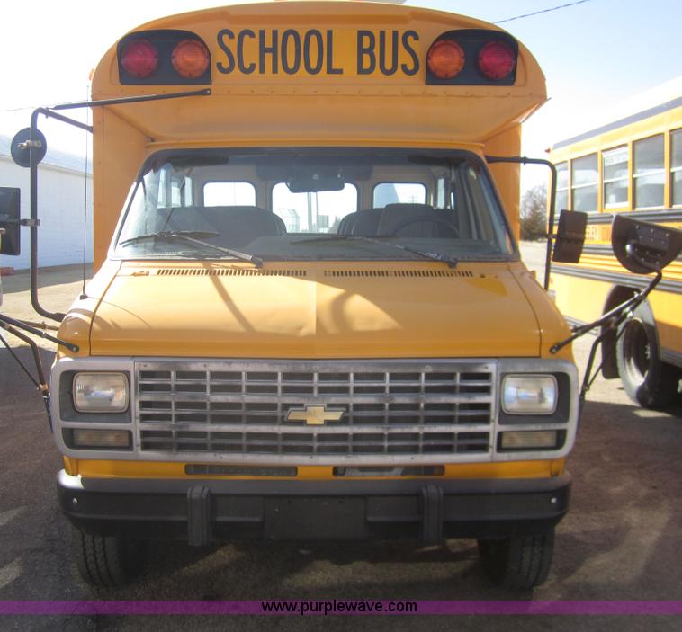 image for item B5707 1995 Chevrolet Bluebird G30 school bus