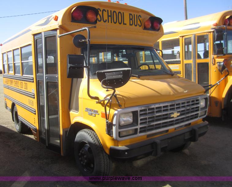 image for item B5707 1995 Chevrolet Bluebird G30 school bus