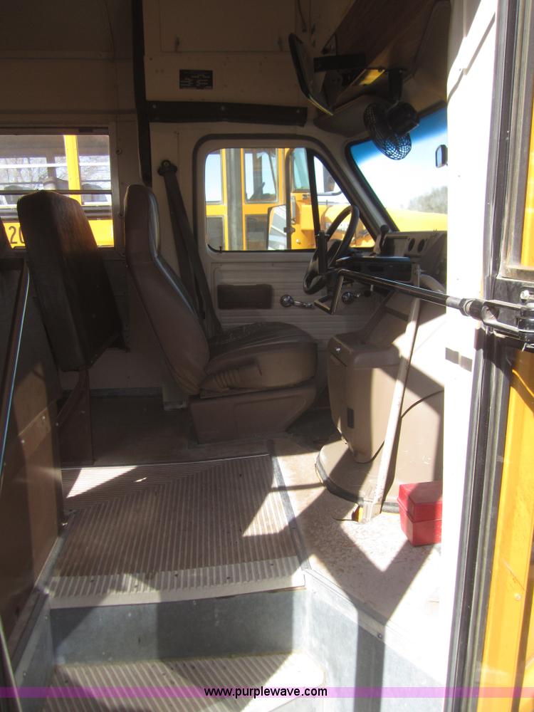 image for item B5707 1995 Chevrolet Bluebird G30 school bus