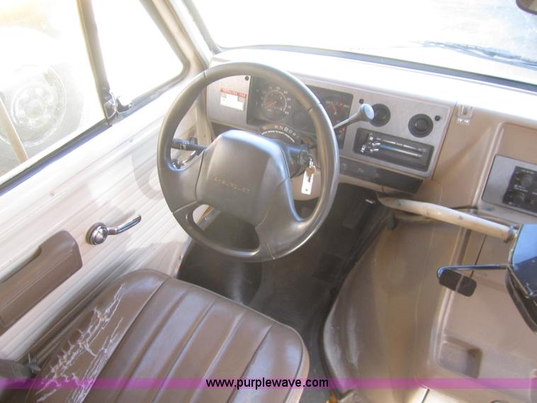 image for item B5707 1995 Chevrolet Bluebird G30 school bus