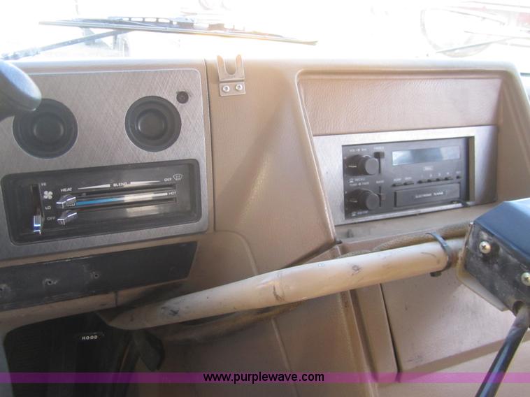 image for item B5707 1995 Chevrolet Bluebird G30 school bus