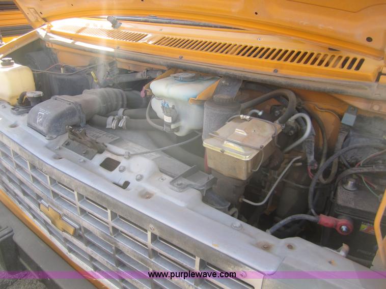 image for item B5707 1995 Chevrolet Bluebird G30 school bus