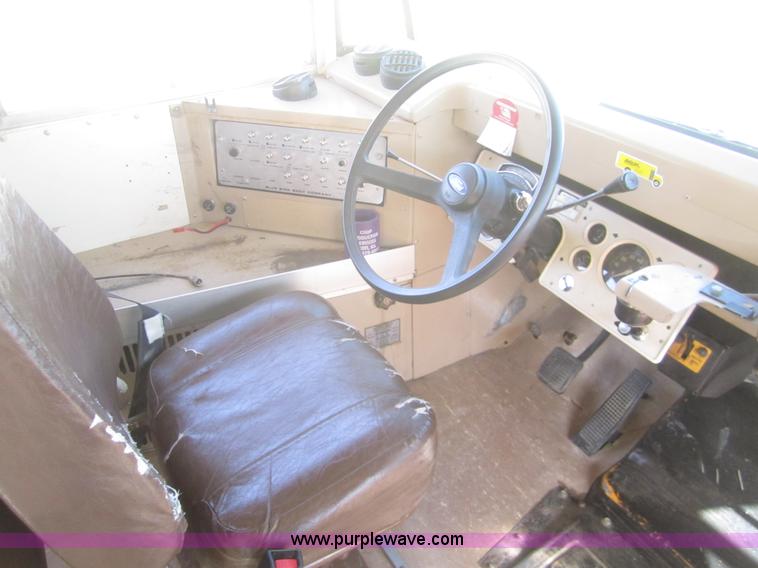 image for item B5708 1993 Ford Bluebird B700 school bus