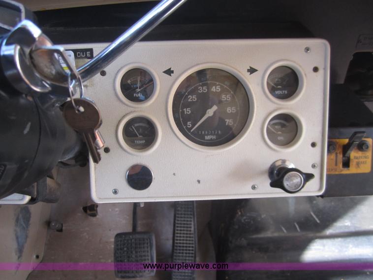 image for item B5708 1993 Ford Bluebird B700 school bus