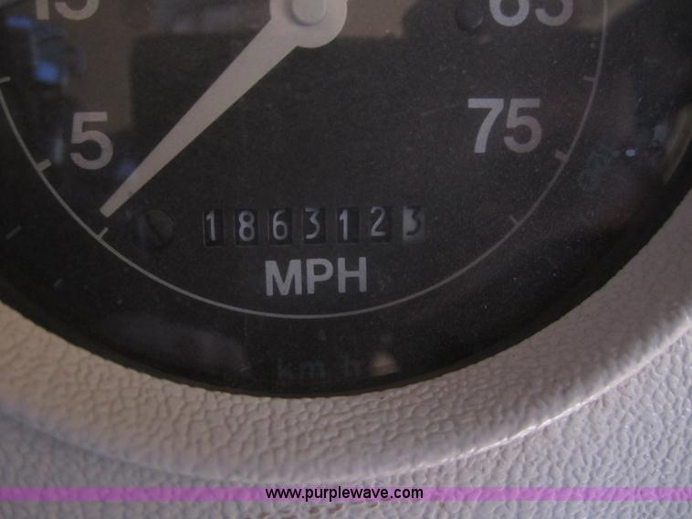 image for item B5708 1993 Ford Bluebird B700 school bus