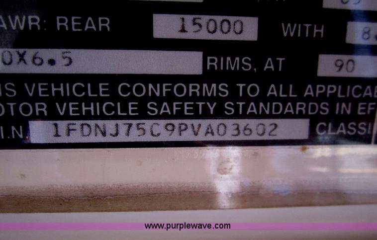 image for item B5708 1993 Ford Bluebird B700 school bus