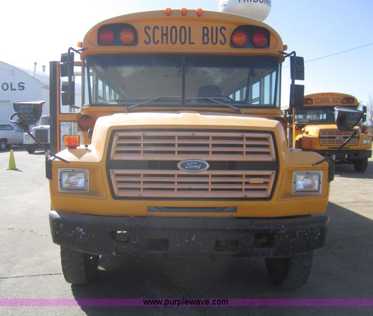 image for item B5709 1993 Ford Bluebird B700 school bus