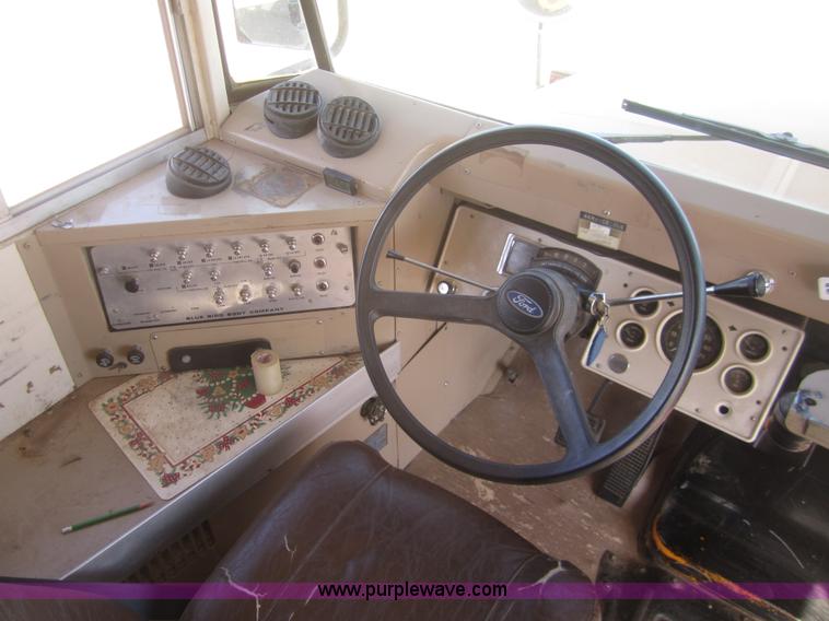 image for item B5709 1993 Ford Bluebird B700 school bus