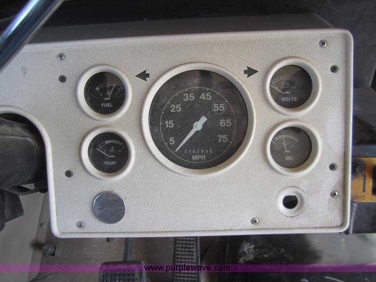 image for item B5709 1993 Ford Bluebird B700 school bus