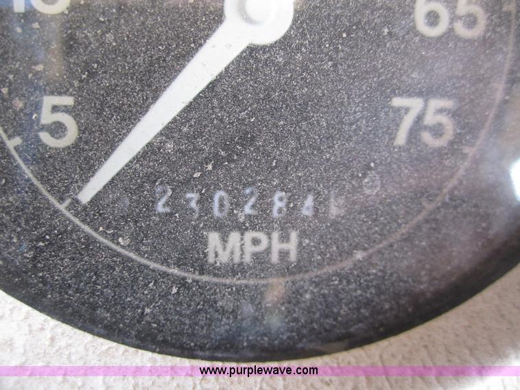 image for item B5709 1993 Ford Bluebird B700 school bus