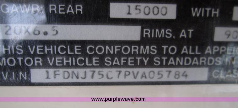 image for item B5709 1993 Ford Bluebird B700 school bus