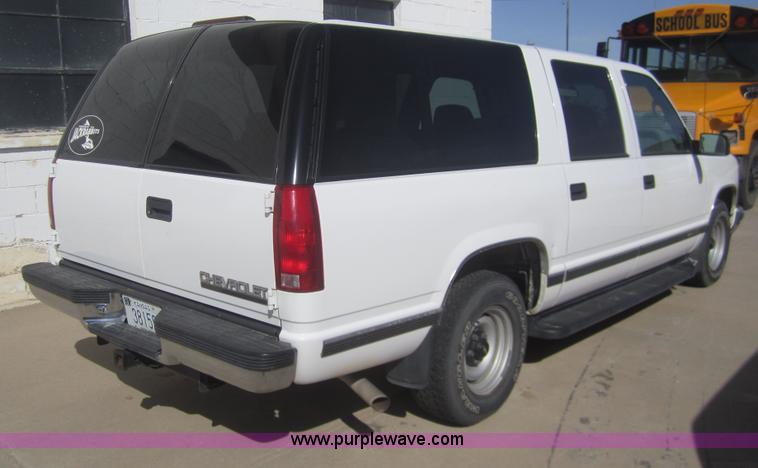 image for item B5710 1999 Chevrolet Suburban 1500 SUV