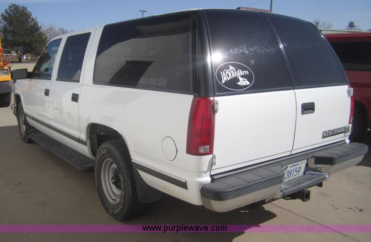 image for item B5710 1999 Chevrolet Suburban 1500 SUV