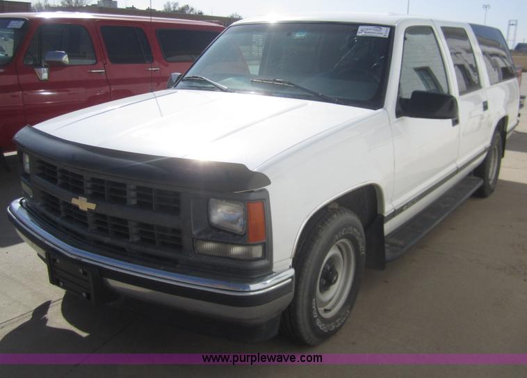 image for item B5710 1999 Chevrolet Suburban 1500 SUV