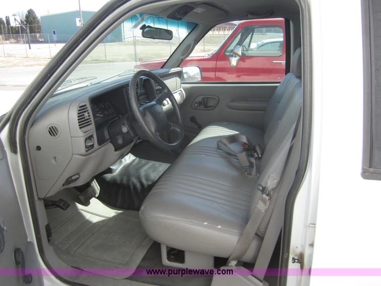 image for item B5710 1999 Chevrolet Suburban 1500 SUV