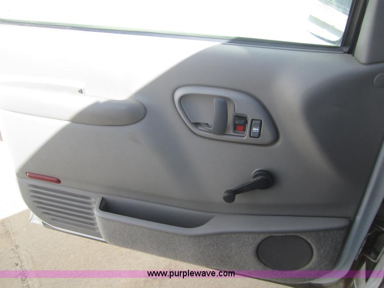 image for item B5710 1999 Chevrolet Suburban 1500 SUV