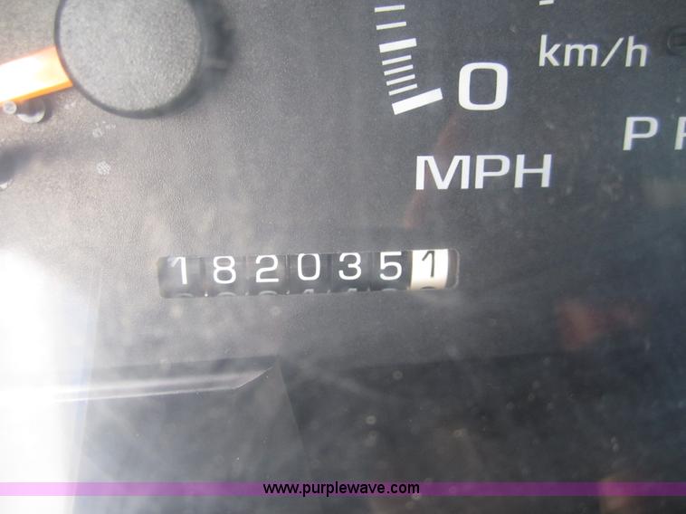 image for item B5710 1999 Chevrolet Suburban 1500 SUV