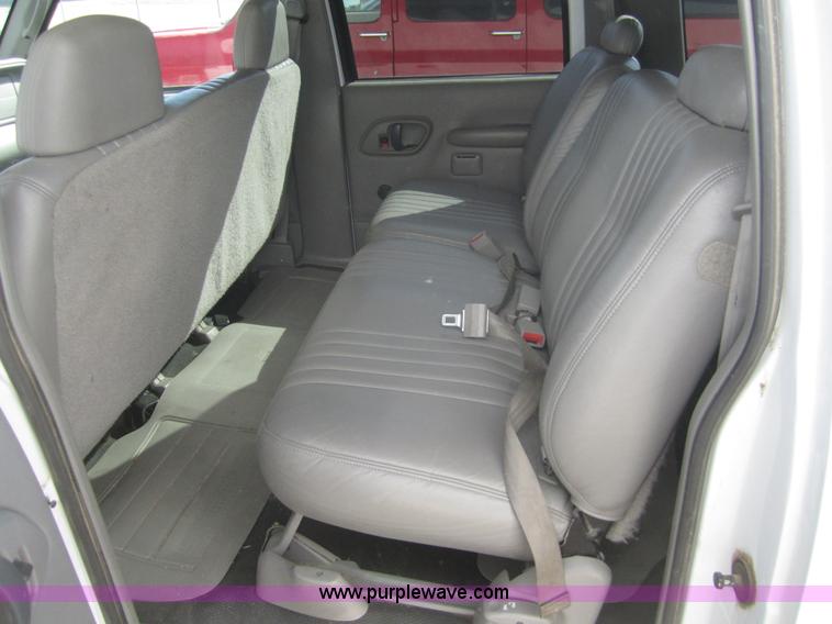 image for item B5710 1999 Chevrolet Suburban 1500 SUV