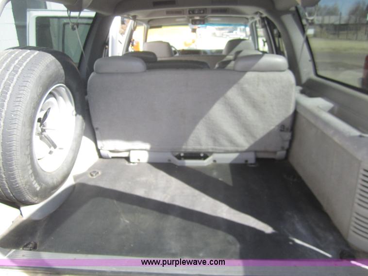image for item B5710 1999 Chevrolet Suburban 1500 SUV