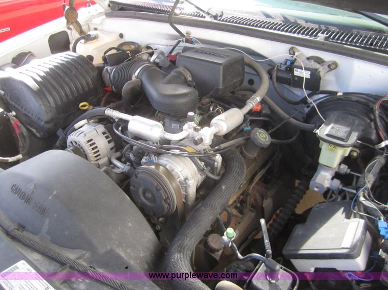 image for item B5710 1999 Chevrolet Suburban 1500 SUV