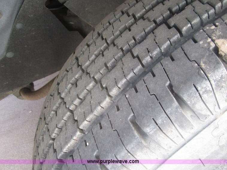 image for item B5710 1999 Chevrolet Suburban 1500 SUV