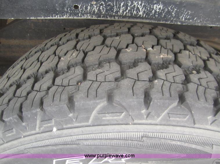 image for item B5710 1999 Chevrolet Suburban 1500 SUV