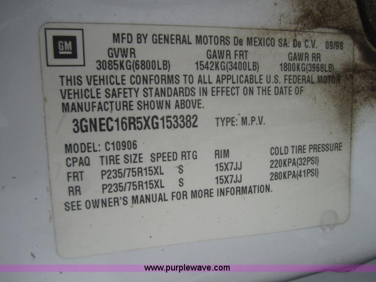 image for item B5710 1999 Chevrolet Suburban 1500 SUV