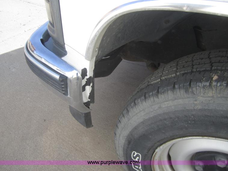 image for item B5710 1999 Chevrolet Suburban 1500 SUV