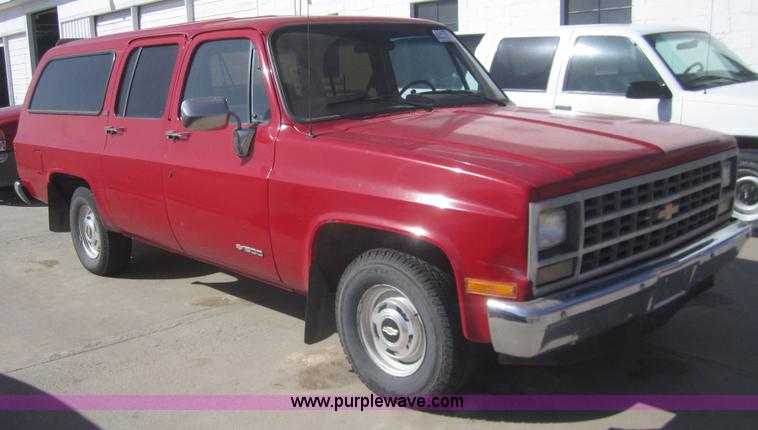 image for item B5711 1991 Chevrolet Suburban 1500 SUV