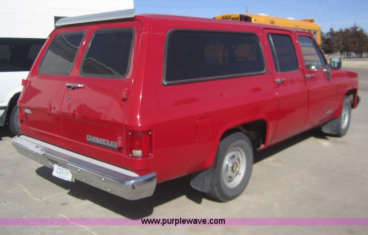 image for item B5711 1991 Chevrolet Suburban 1500 SUV