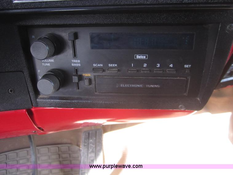 image for item B5711 1991 Chevrolet Suburban 1500 SUV