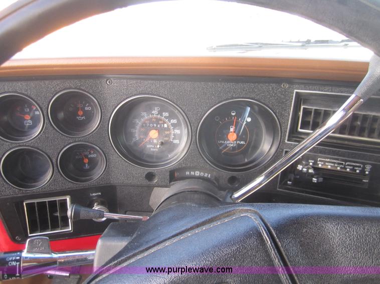 image for item B5711 1991 Chevrolet Suburban 1500 SUV