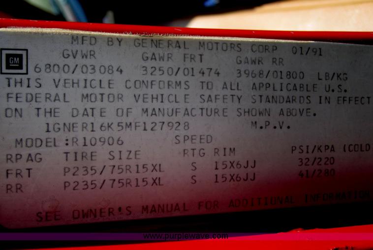 image for item B5711 1991 Chevrolet Suburban 1500 SUV