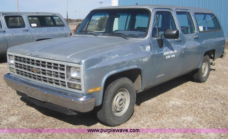 image for item B5767 1989 Chevrolet Suburban 1500 SUV