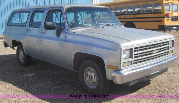 image for item B5767 1989 Chevrolet Suburban 1500 SUV