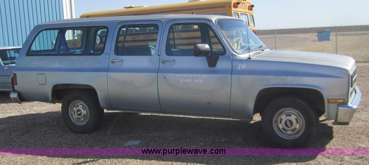 image for item B5767 1989 Chevrolet Suburban 1500 SUV