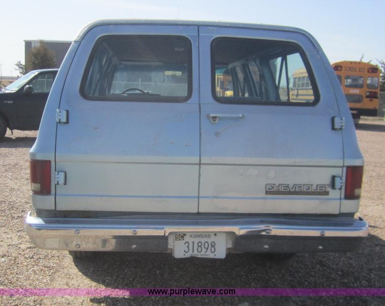 image for item B5767 1989 Chevrolet Suburban 1500 SUV