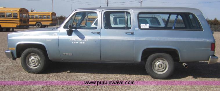 image for item B5767 1989 Chevrolet Suburban 1500 SUV