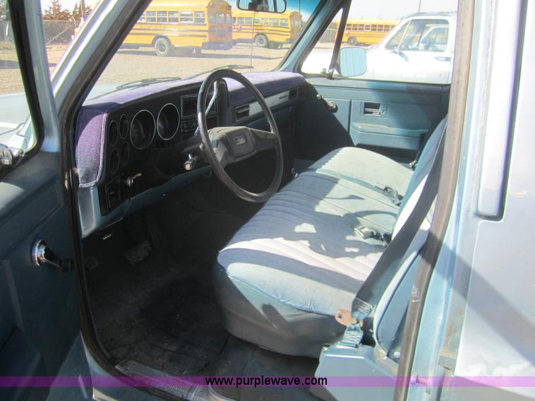 image for item B5767 1989 Chevrolet Suburban 1500 SUV