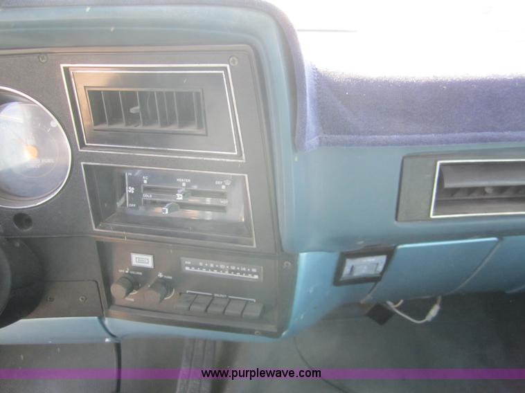 image for item B5767 1989 Chevrolet Suburban 1500 SUV
