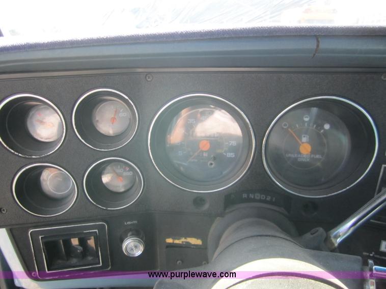 image for item B5767 1989 Chevrolet Suburban 1500 SUV