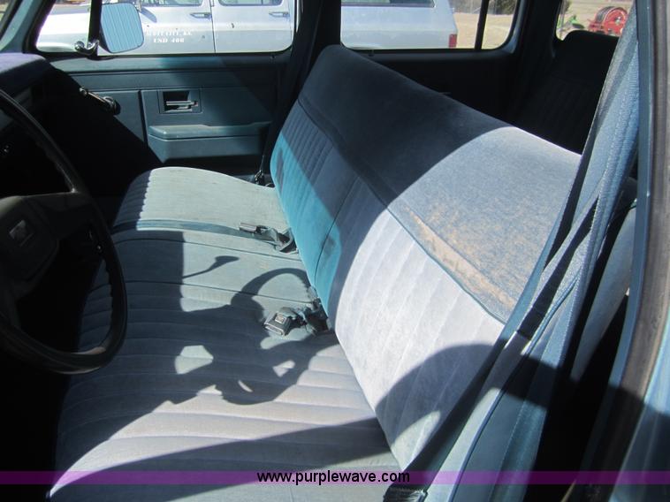 image for item B5767 1989 Chevrolet Suburban 1500 SUV