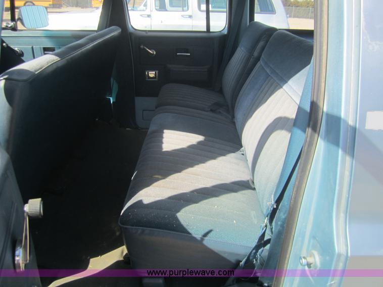 image for item B5767 1989 Chevrolet Suburban 1500 SUV