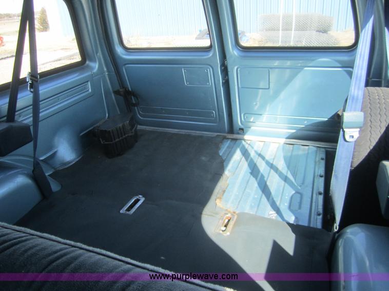 image for item B5767 1989 Chevrolet Suburban 1500 SUV