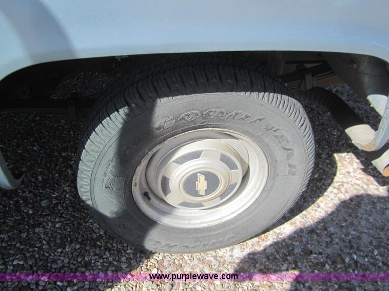 image for item B5767 1989 Chevrolet Suburban 1500 SUV