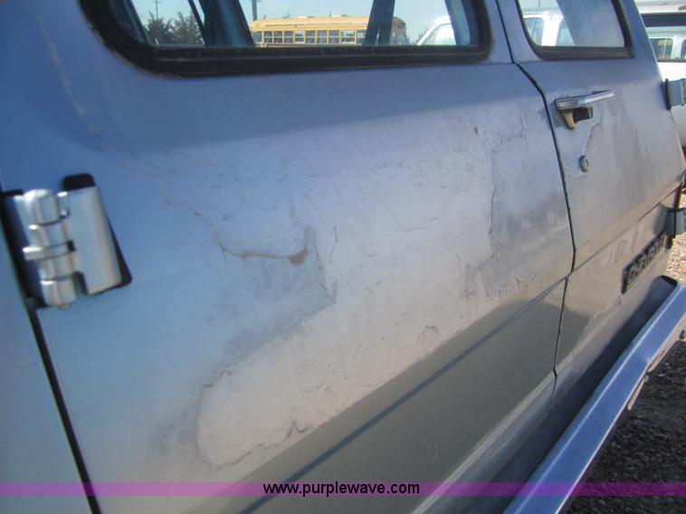 image for item B5767 1989 Chevrolet Suburban 1500 SUV