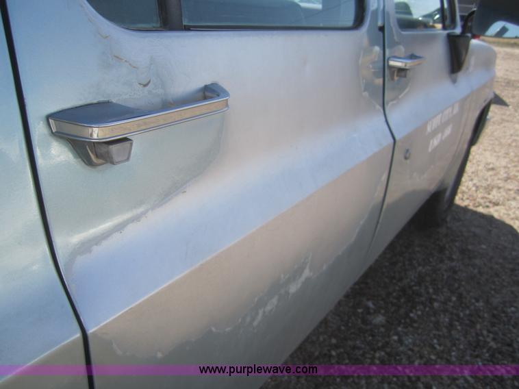 image for item B5767 1989 Chevrolet Suburban 1500 SUV